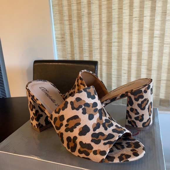 BRAND NEW  Breckelle’s Leopard Mules - Picture 4 of 5